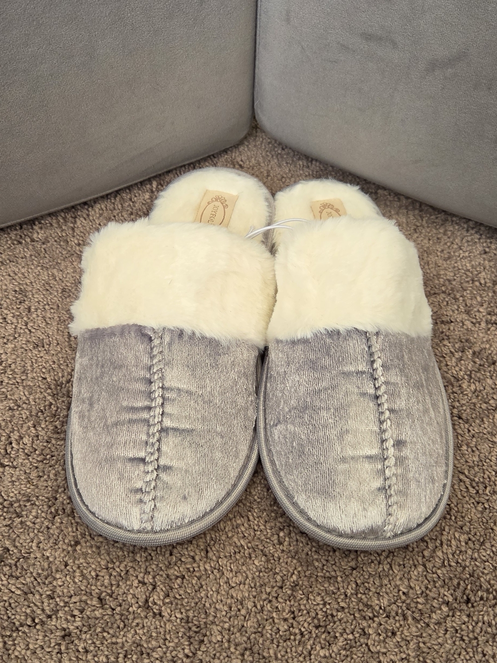 Joyfolie Cream Fleece-Trim Silver Shimmer Velvet Slippers, Sz7, NWOT